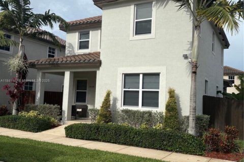 Снять в аренду виллу или дом в Майами, Флорида 4 спальни, № 1836685 - фото 1