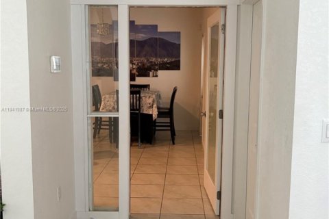 Снять в аренду виллу или дом в Майами, Флорида 4 спальни, № 1836685 - фото 5