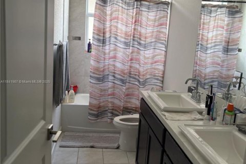 Снять в аренду виллу или дом в Майами, Флорида 4 спальни, № 1836685 - фото 15