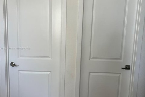 Снять в аренду виллу или дом в Майами, Флорида 4 спальни, № 1836685 - фото 12