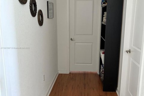 Снять в аренду виллу или дом в Майами, Флорида 4 спальни, № 1836685 - фото 11