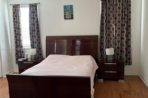 Снять в аренду виллу или дом в Майами, Флорида 4 спальни, № 1836685 - фото 13