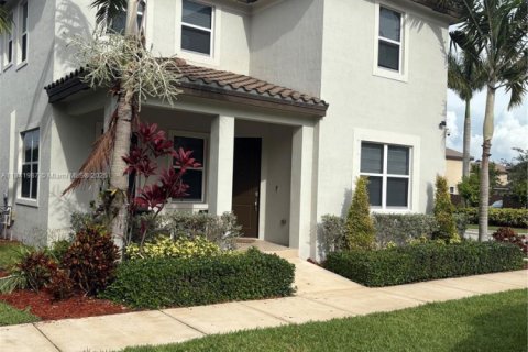 Снять в аренду виллу или дом в Майами, Флорида 4 спальни, № 1836685 - фото 2