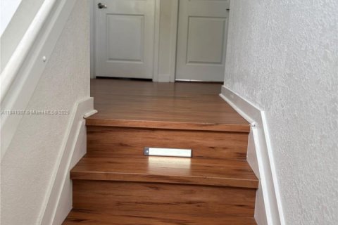 Снять в аренду виллу или дом в Майами, Флорида 4 спальни, № 1836685 - фото 10