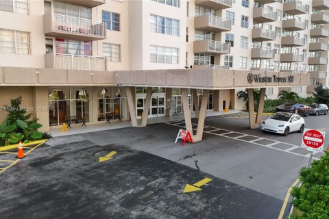 Condo in Sunny Isles Beach, Florida, 2 bedrooms  № 2014916 - photo 8
