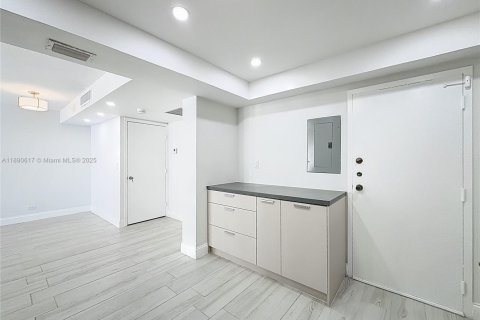 Condo in Sunny Isles Beach, Florida, 2 bedrooms  № 2014916 - photo 21