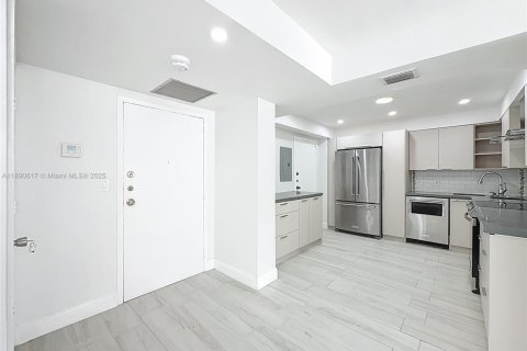 Condo in Sunny Isles Beach, Florida, 2 bedrooms  № 2014916 - photo 14