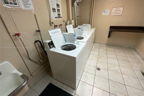 Copropriété à louer à Miami Beach, Floride: 2 chambres, 120.4 m2 № 1897207 - photo 28