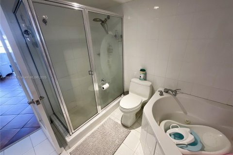 Copropriété à louer à Miami Beach, Floride: 2 chambres, 120.4 m2 № 1897207 - photo 24