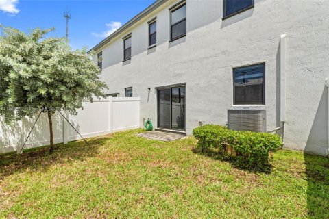 Townhouse in Miami Gardens, Florida 3 bedrooms, 124.86 sq.m. № 1957792 - photo 22