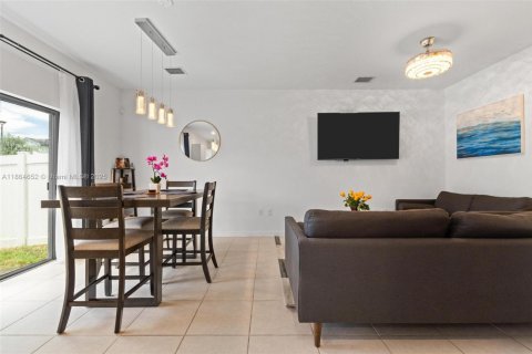 Townhouse in Miami Gardens, Florida 3 bedrooms, 124.86 sq.m. № 1957792 - photo 14