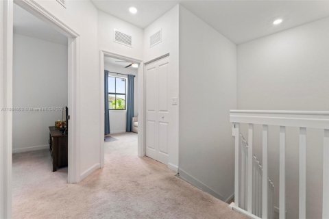 Townhouse in Miami Gardens, Florida 3 bedrooms, 124.86 sq.m. № 1957792 - photo 25