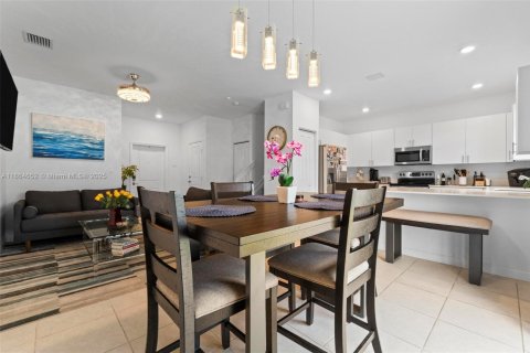 Townhouse in Miami Gardens, Florida 3 bedrooms, 124.86 sq.m. № 1957792 - photo 16
