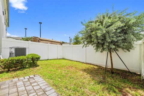 Townhouse in Miami Gardens, Florida 3 bedrooms, 124.86 sq.m. № 1957792 - photo 21