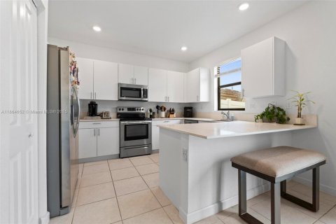 Townhouse in Miami Gardens, Florida 3 bedrooms, 124.86 sq.m. № 1957792 - photo 17