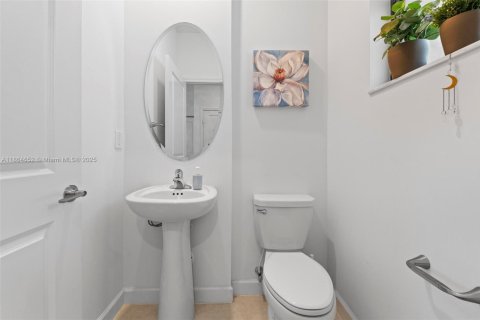 Townhouse in Miami Gardens, Florida 3 bedrooms, 124.86 sq.m. № 1957792 - photo 8