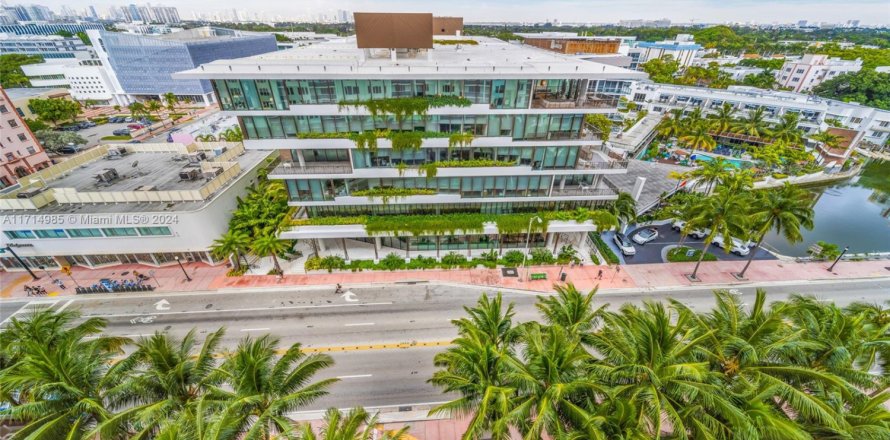 Estudio en el Condominio en Miami Beach, Florida  № 1466731