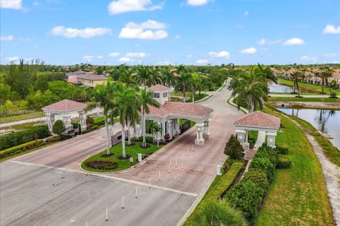 Townhouse in Cape Coral, Florida 3 bedrooms № 1958143 - photo 6