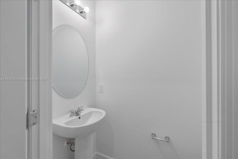 Townhouse in Cape Coral, Florida 3 bedrooms № 1958143 - photo 21