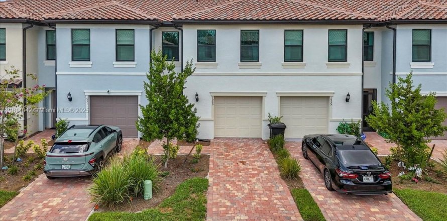 Townhouse in Cape Coral, Florida 3 bedrooms № 1958143