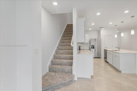 Townhouse in Cape Coral, Florida 3 bedrooms № 1958143 - photo 19