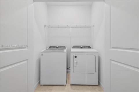 Townhouse in Cape Coral, Florida 3 bedrooms № 1958143 - photo 27