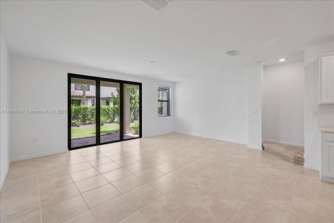 Townhouse in Cape Coral, Florida 3 bedrooms № 1958143 - photo 16