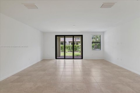 Townhouse in Cape Coral, Florida 3 bedrooms № 1958143 - photo 15