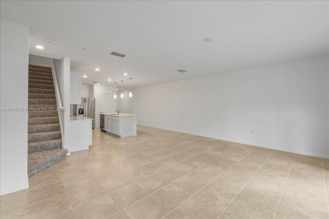 Townhouse in Cape Coral, Florida 3 bedrooms № 1958143 - photo 18