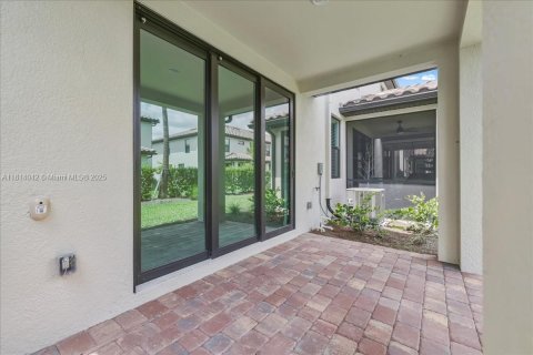 Townhouse in Cape Coral, Florida 3 bedrooms № 1958143 - photo 25