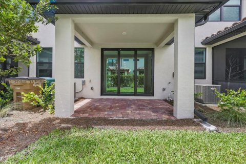 Townhouse in Cape Coral, Florida 3 bedrooms № 1958143 - photo 24