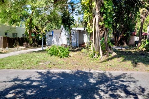 House in Biscayne Park, Florida 2 bedrooms, 91.14 sq.m. № 1965298 - photo 3