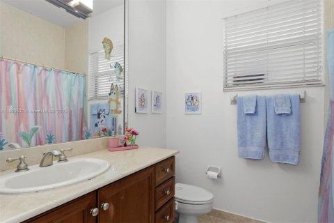 Casa en alquiler en Miami, Florida, 4 dormitorios, 191.19 m2 № 1944481 - foto 14