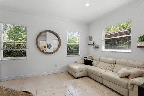 Casa en alquiler en Miami, Florida, 4 dormitorios, 191.19 m2 № 1944481 - foto 11