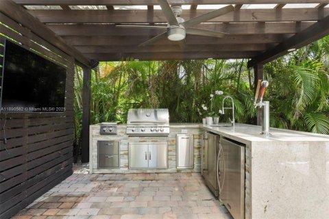 Casa en alquiler en Miami, Florida, 4 dormitorios, 191.19 m2 № 1944481 - foto 27