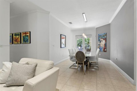 Casa en alquiler en Miami, Florida, 4 dormitorios, 191.19 m2 № 1944481 - foto 7