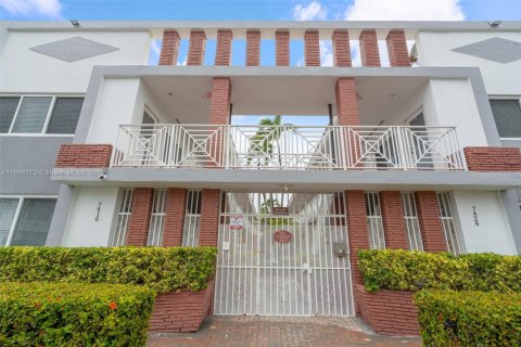 Condominio en venta en Miami Beach, Florida, 1 dormitorio, 58.9 m2 № 2035784 - foto 15