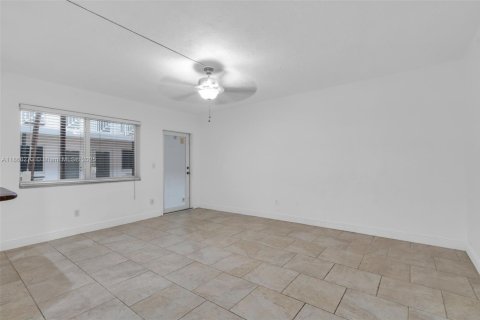 Condominio en venta en Miami Beach, Florida, 1 dormitorio, 58.9 m2 № 2035784 - foto 4
