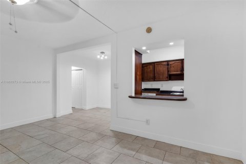 Condominio en venta en Miami Beach, Florida, 1 dormitorio, 58.9 m2 № 2035784 - foto 5