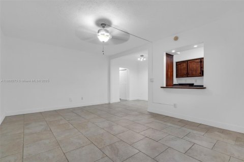 Condominio en venta en Miami Beach, Florida, 1 dormitorio, 58.9 m2 № 2035784 - foto 2