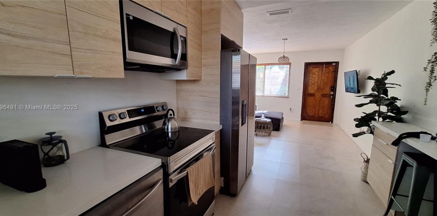 Casa en Miami, Florida 3 dormitorios, 166.67 m2 № 1948309