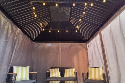 Casa en alquiler en Miami, Florida, 3 dormitorios, 166.67 m2 № 1948309 - foto 11