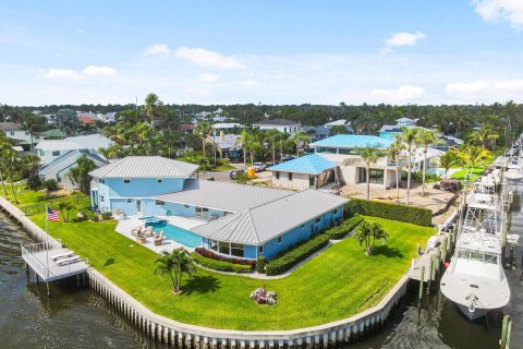 House in Hobe Sound, Florida 4 bedrooms, 307.23 sq.m. № 1161896 - photo 1