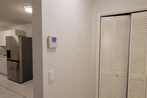 Villa ou maison à louer à Dania Beach, Floride: 1 chambre, 66.7 m2 № 1993274 - photo 8