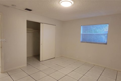Villa ou maison à louer à Dania Beach, Floride: 1 chambre, 66.7 m2 № 1993274 - photo 13