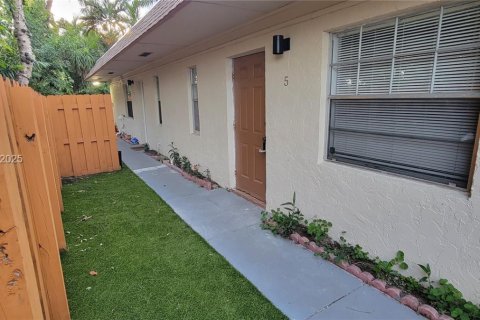 Villa ou maison à louer à Dania Beach, Floride: 1 chambre, 66.7 m2 № 1993274 - photo 1