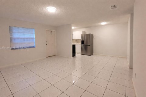 Villa ou maison à louer à Dania Beach, Floride: 1 chambre, 66.7 m2 № 1993274 - photo 3