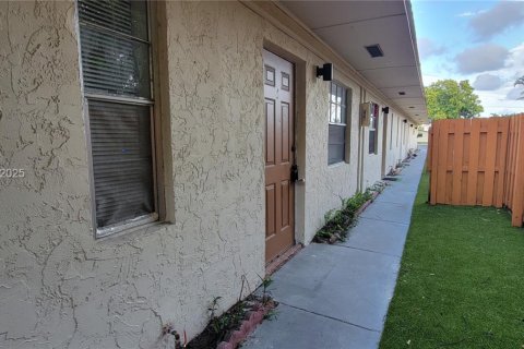 Villa ou maison à louer à Dania Beach, Floride: 1 chambre, 66.7 m2 № 1993274 - photo 18