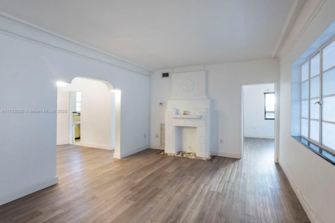 Copropriété à louer à Miami Beach, Floride: 2 chambres, 91.97 m2 № 1860558 - photo 1