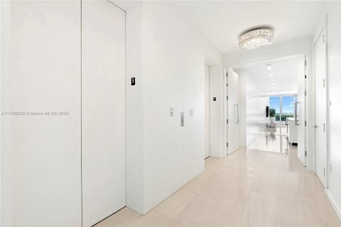 Condo in Miami Beach, Florida, 1 bedroom  № 1737897 - photo 3
